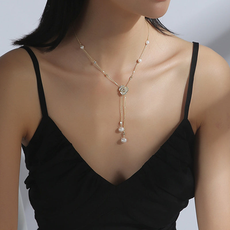 Fashionable rose flower necklace with pearl fringes