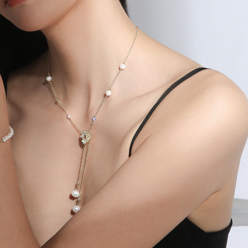 Fashionable rose flower necklace with pearl fringes