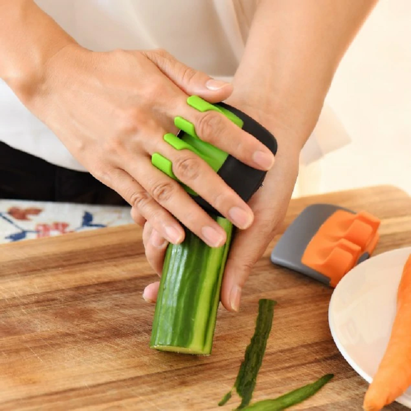 Sharp Blade Finger Peeler